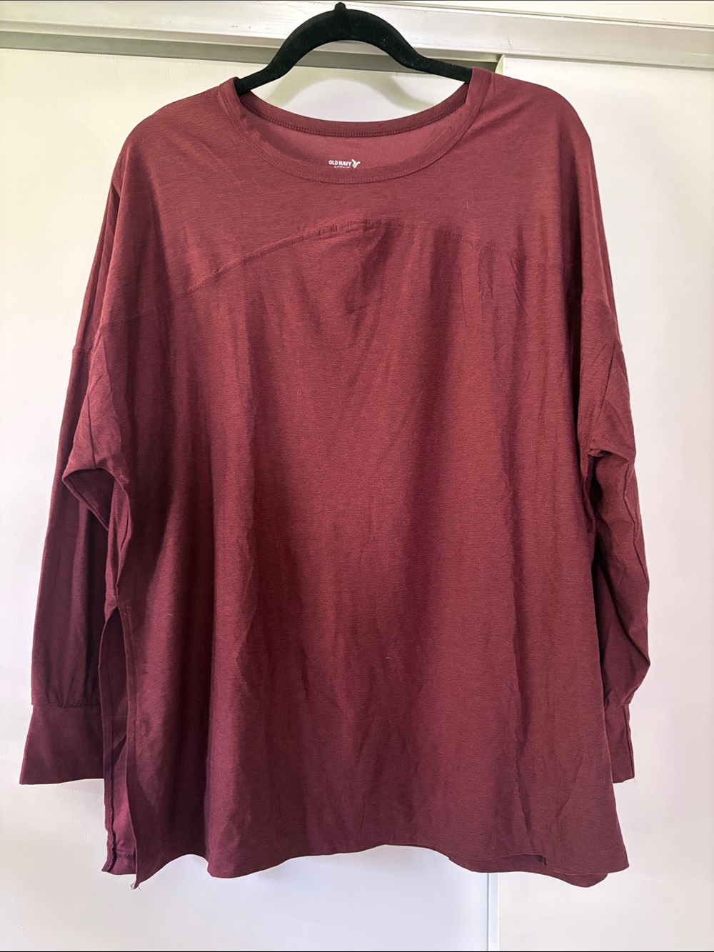 Old Navy Active Women’s large Long-Sleeve Cloudmotion Crewneck Burgundy EUC